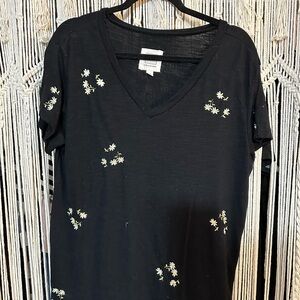 Black cotton tee, floral embroidery